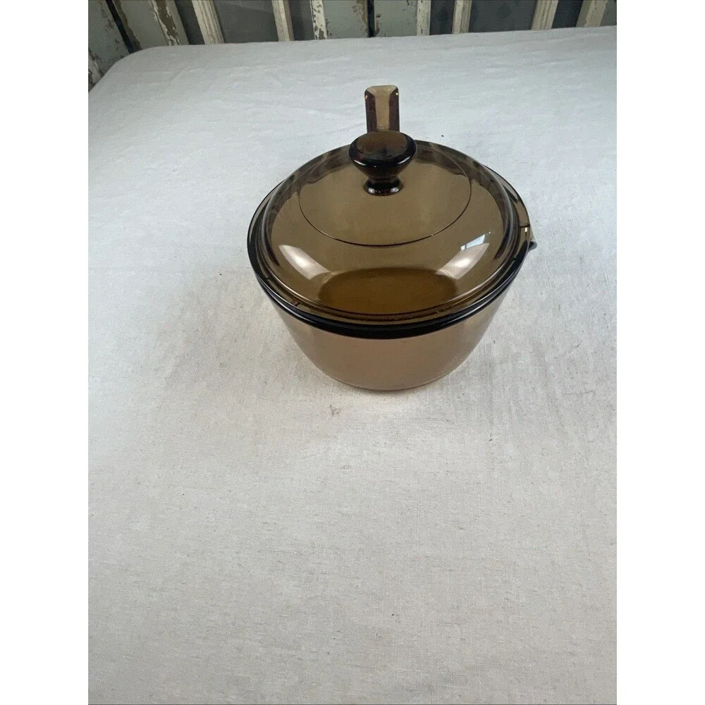 Pyrex Vision Corning Amber 1 Liter Sauce Pot with Spout and Lid V-1-C